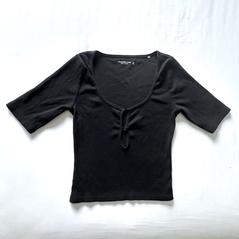 NWOT A&F Ribbed Black Button Detail Cutout Top - Picture 6 of 7
